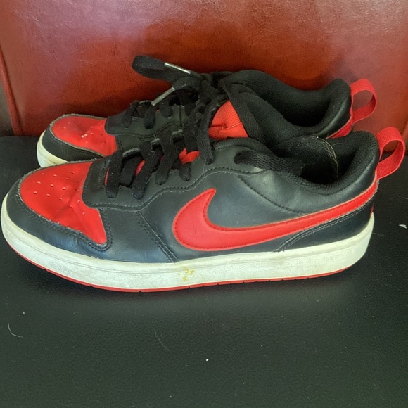 Nike Court Borough - Low top. Classic style with awesome black and red trim! - Picture 4 of 6
